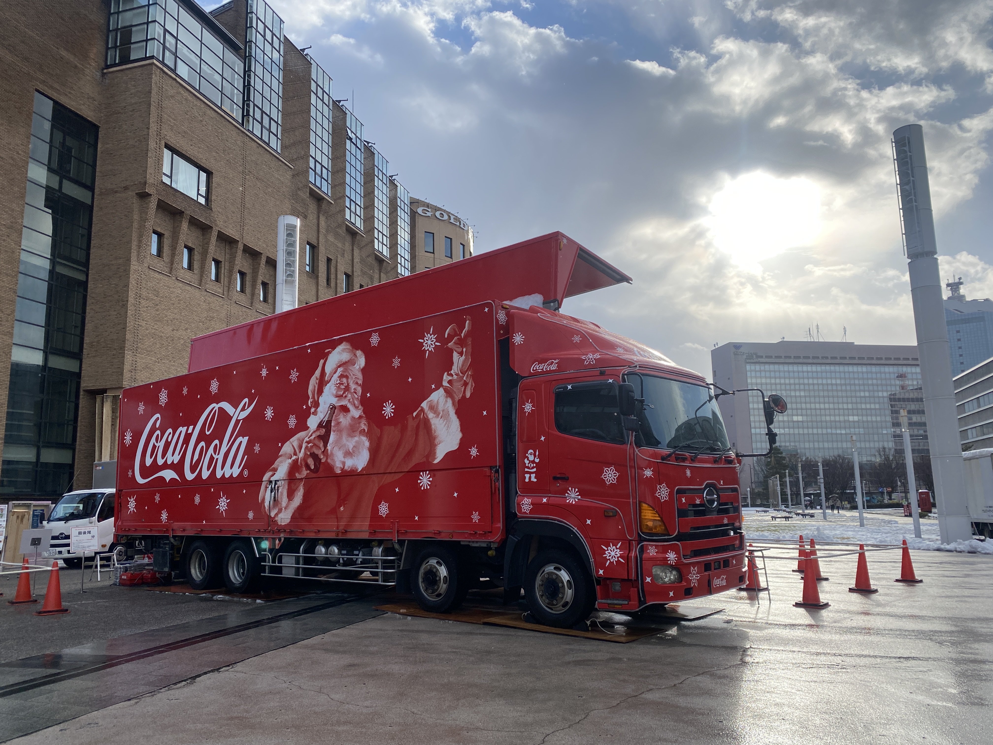 コカ・コーラクリスマストラックツアー2022」が富山で開催されました 